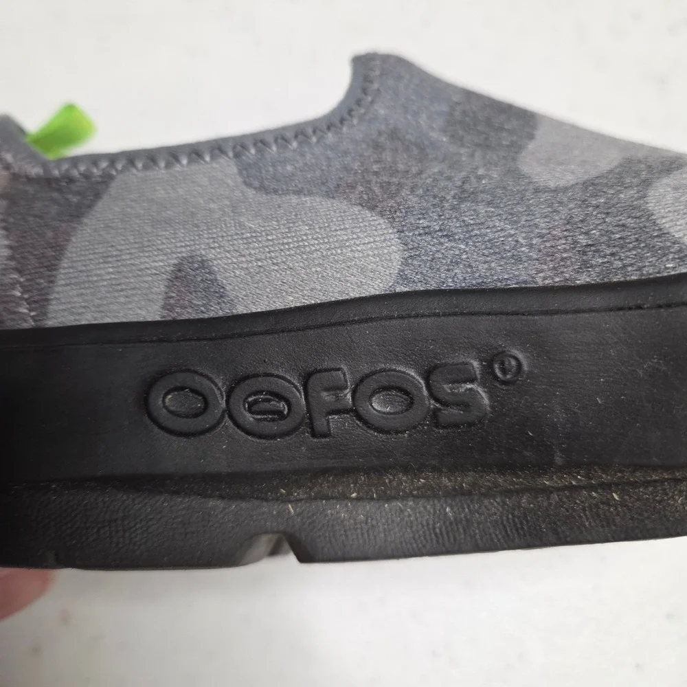 OOFOS Women's or Youth Gray Camouflage Eezee Slip On Shoes Size 6/37